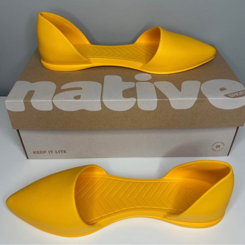 NATIVE Audrey Flats in Groovy Yellow Size 8